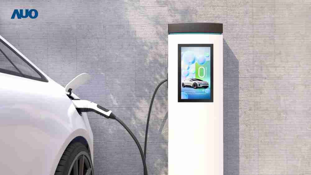 友達〝EVSE車用充電樁解決方案〞專為電動汽車充電樁設計，，具有高亮度、、克服戶外艱難環境的耐溫、、耐紫外線等特性，，，並搭載散熱性及擴充性強的高效能工業電腦，，可實現人機互動訴求，，如資訊顯示、、、支付等應用